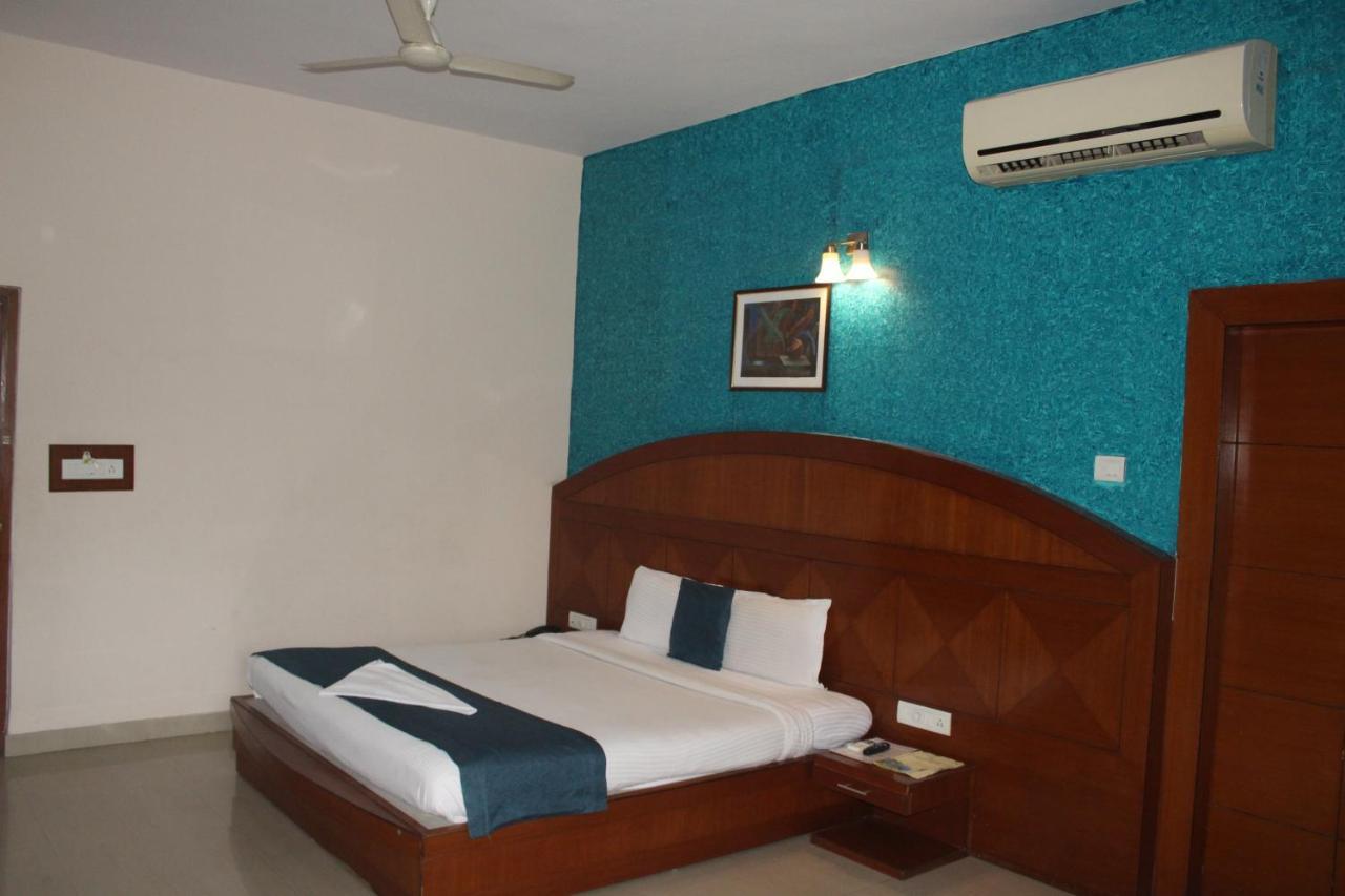Hotel Stay By The Way Mysore Εξωτερικό φωτογραφία